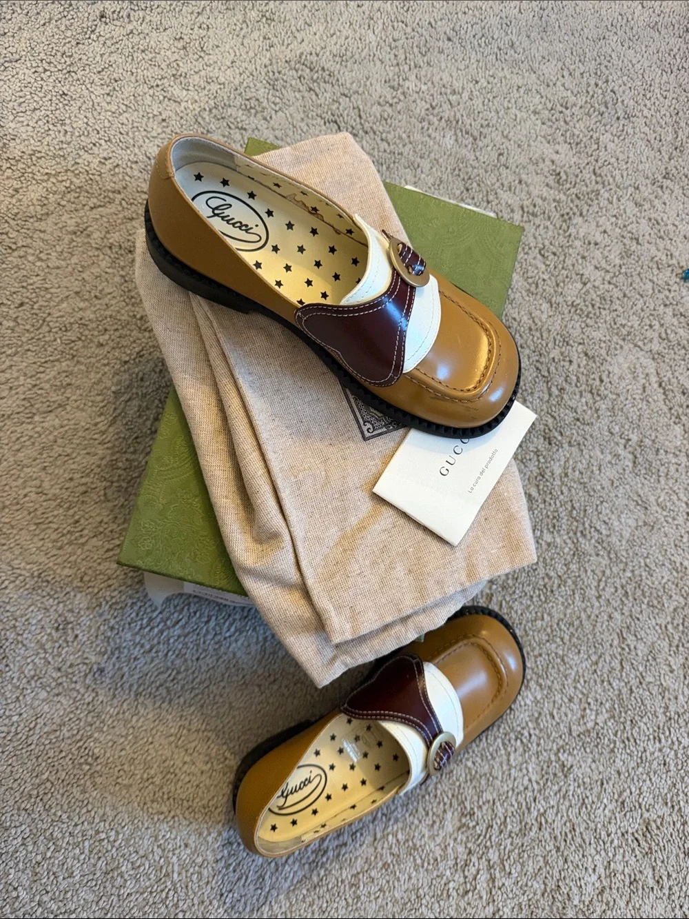Gucci Tan White and Burgundy Leather Loafers with Signature Buckle